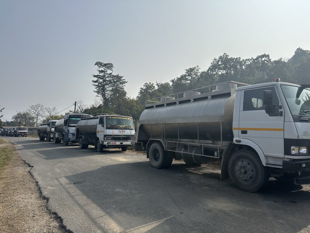 मिल्क होलिडे’ हुनबाट रोक्दै चितवनका दूग्ध उद्योग