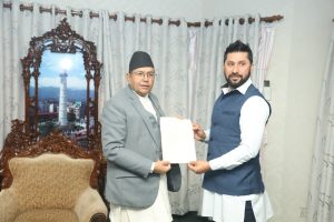 सिंहदरबार पुगेर रवि लामिछाने भेटे सभामुख घिमिरेलाई