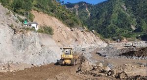 बिपी राजमार्गको १४ स्थानमा मर्मत थालियो