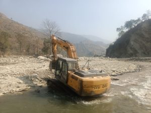 ‘बीपी राजमार्गको क्षतिग्रस्त खण्डमा मर्मत तीब्र, बर्खामा यातायात अवरुद्ध नहुने’