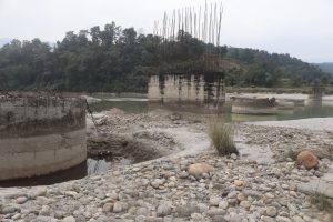 १४ वर्षमा  पनि बनेन भोजपुर र संखुवासभालाई जोड्ने लम्सुवाघाट पुल