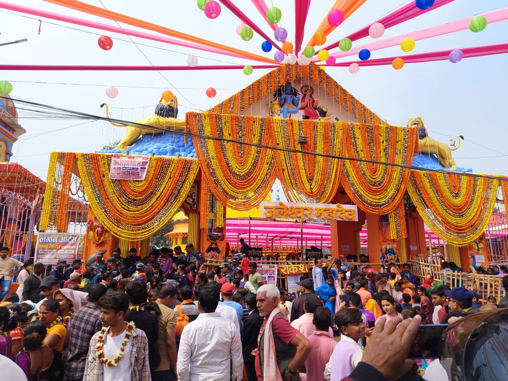 बिहानैदेखि देशभरका शिवालयमा महाशिवरात्रिको उल्लास, भक्तजनको घुइँचो
