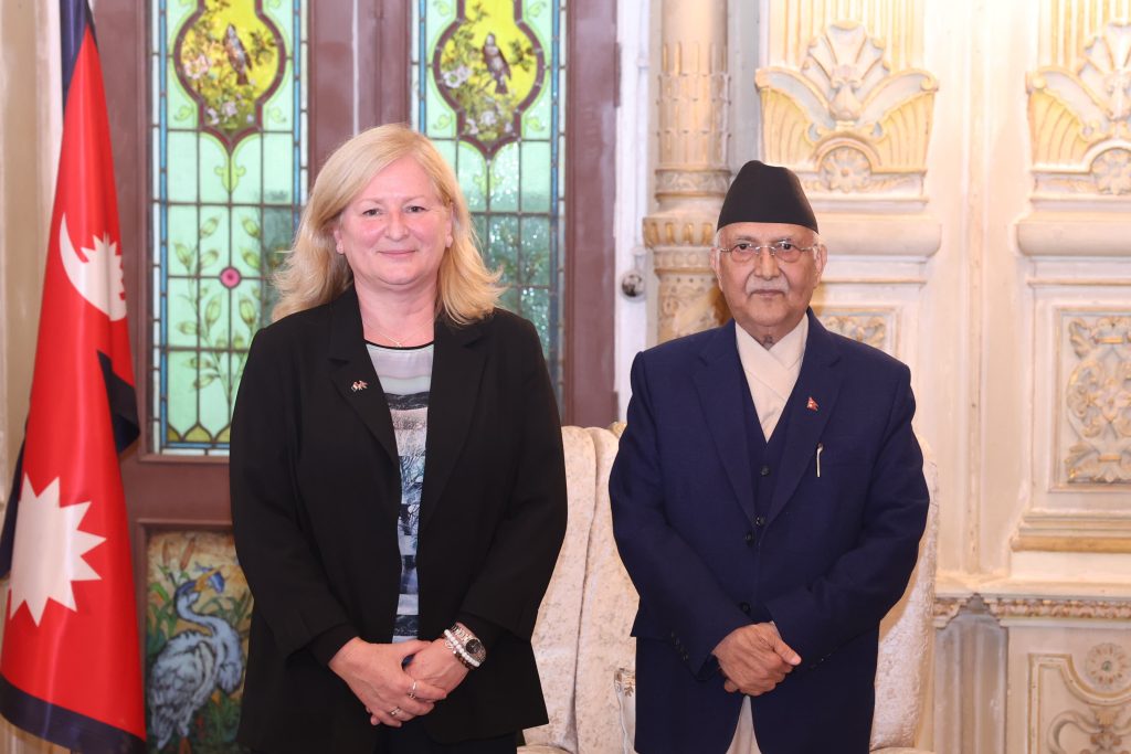 प्रधानमन्त्रीसँग नेपालका लागि फ्रान्सका राजदूत कोर्टेभालले गरिन् शिष्टाचार भेट
