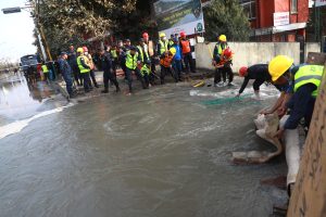 मेलम्ची खानेपानीको पाइप फुट्दा बबरमहल क्षेत्र जलमग्न