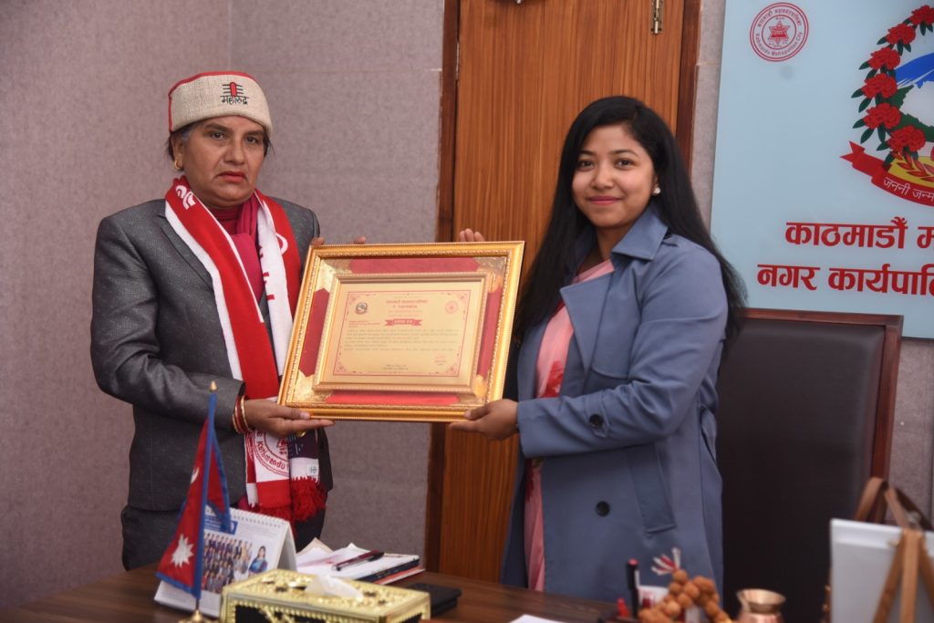 ५५ बर्षिया ‘बुलेट आमा’लाई महानगरको हौसला, भारत हुँदै थाइल्याण्डसम्म बुलेट यात्राको तयारी