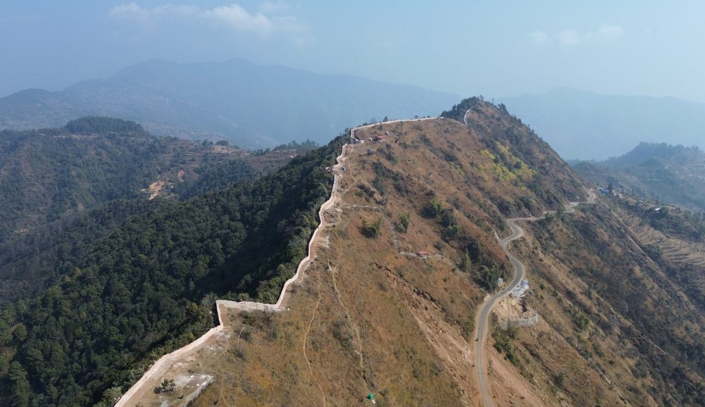 पर्यटकको रोजाइमा पर्यो ‘तुवाचुङ मिनी ग्रेटवाल’