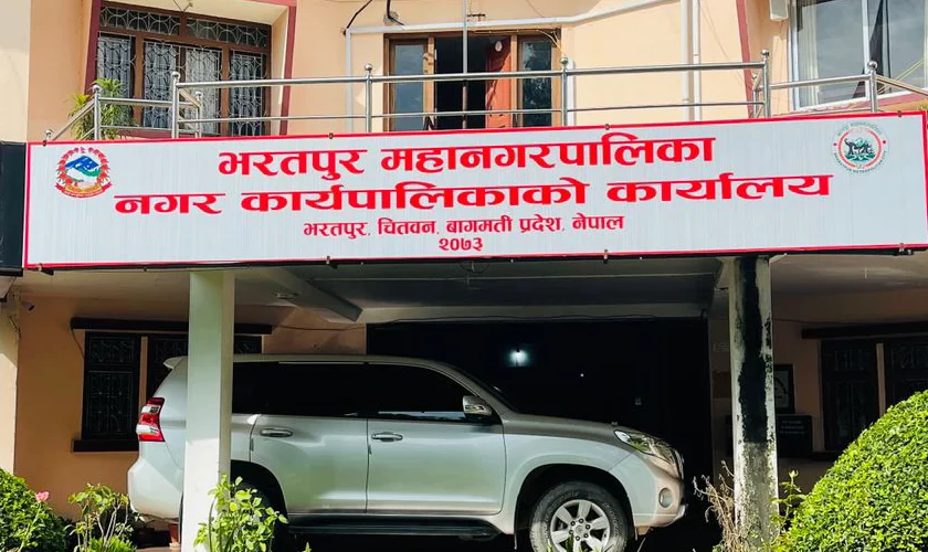 भरतपुर महानगरपालिकाको निर्माणाधीन २२१ कोठाको भवन अन्तिम चरणमा