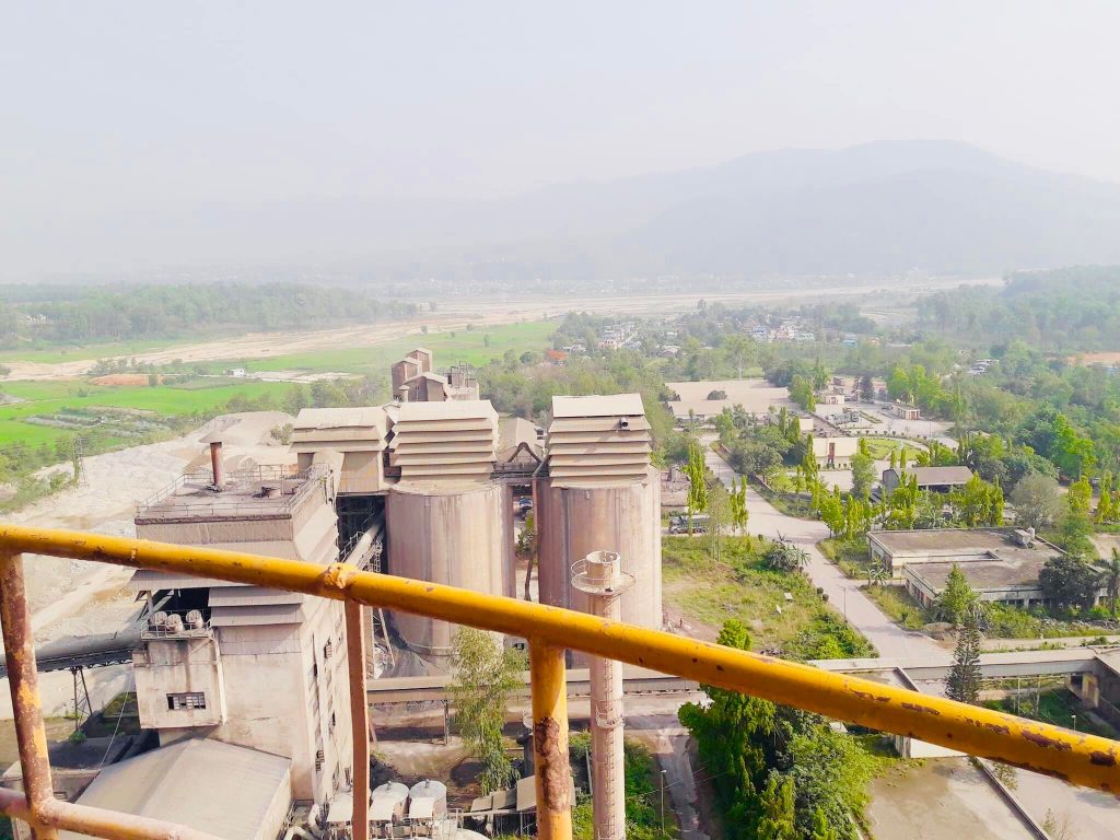 चार दशक पुरानो हेटौँडा सिमेन्ट उद्योग आर्थिक सङ्कट चुलिएपछि बन्द हुने अवस्थामा