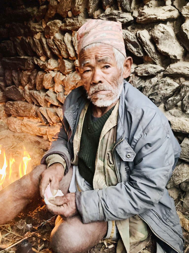 जीवनको उत्तरार्धा आफ्नो पहिचान खोज्दै छन् बागलुङका ‘धान्द्रुके बाजे’