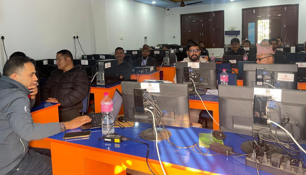 सामुदायिक विद्यालयका शिक्षकलाई प्रविधिमा दक्ष बनाइँदै