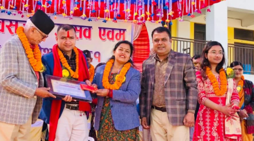 उपन्यासकार घिमिरे सम्मानित
