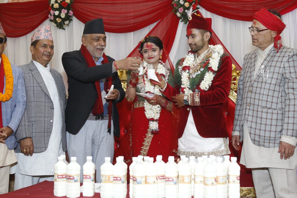 विवाह भोजमा मोही देखेपछि जन्ति छक्क, कृषि मन्त्री मख्ख