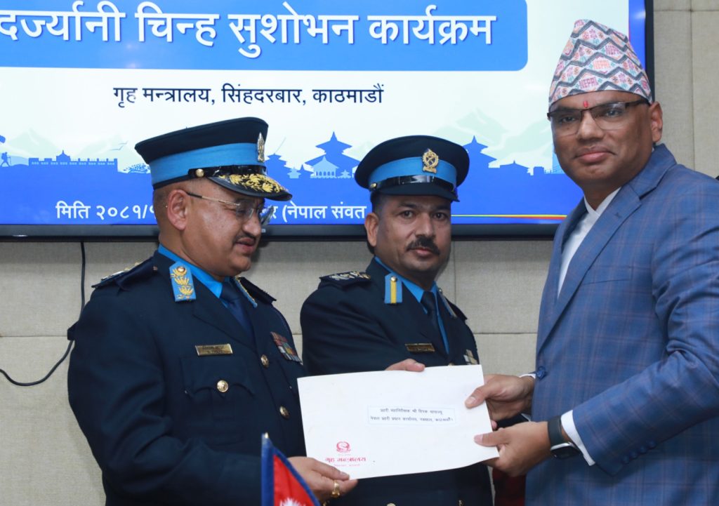 दर्ज्यानी चिह्न ग्रहण गर्दै थापाले भने– सशक्त रुपमा कसैप्रति पूर्वाग्रह नराखी निष्पक्ष सेवा गर्छु