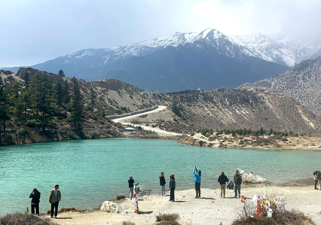 मनमोहक ढुम्बा तालमा रमाउदै पर्यटक