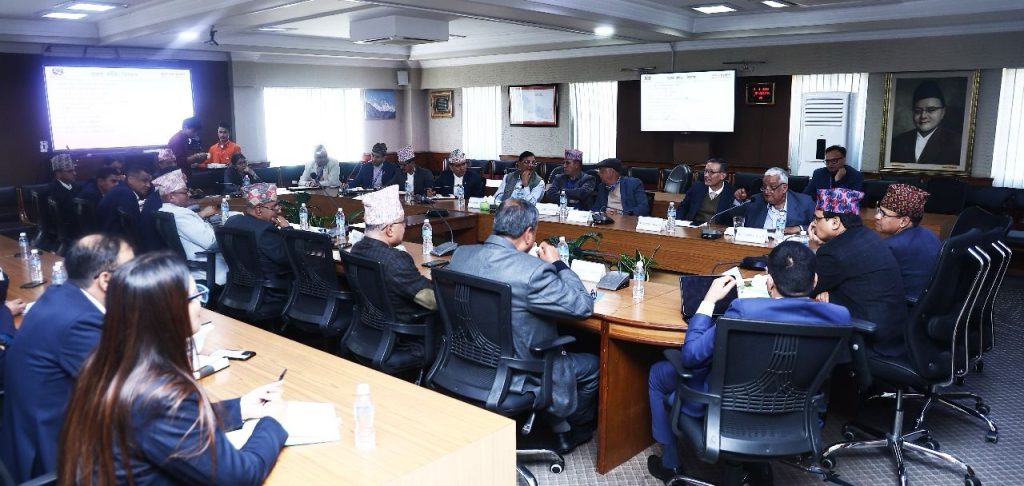 अर्थतन्त्र सुधारबारे पूर्व अर्थसचिवहरुसँग छलफल, ठूला आयोजनाहरुमा केन्द्रित हुन सुझाव