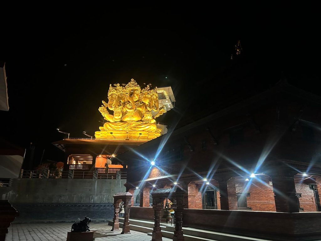 कैलाशेश्वर महादेव प्रांगणमा प्रत्येक सोमबार आरती,सहभागि भक्तजनलाई केबलका यात्रामा ४५० छुट