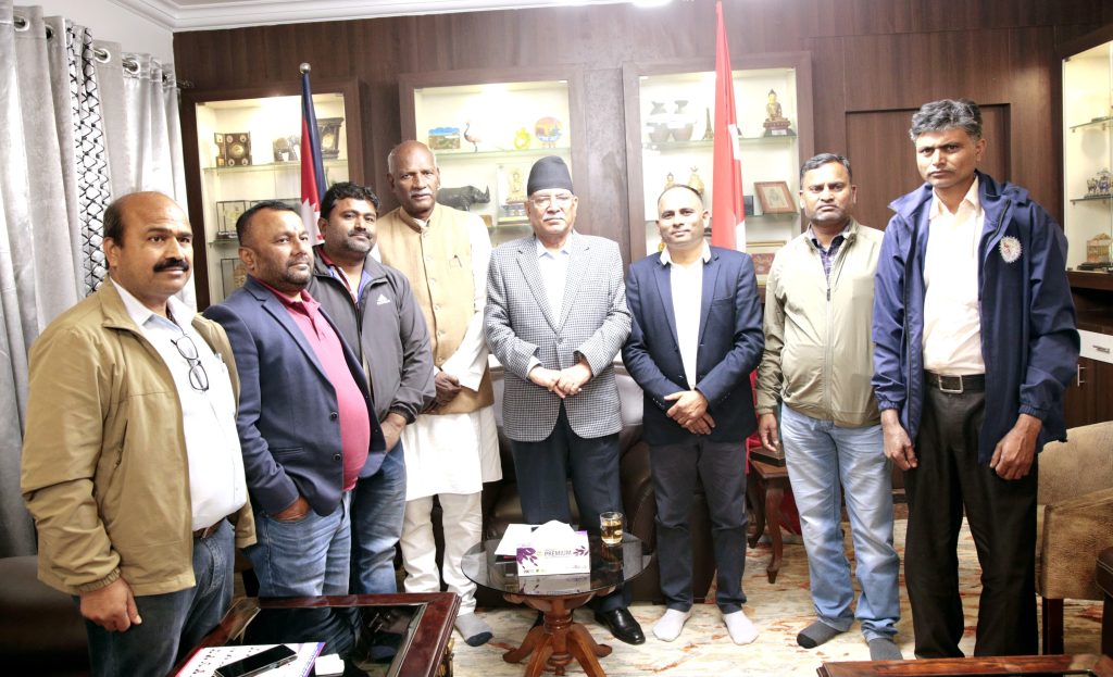 कवाड संकलन गर्ने मजदूर तथा व्यवसायीलाई दुख दिएर समस्या हल हुँदैन : प्रचण्ड