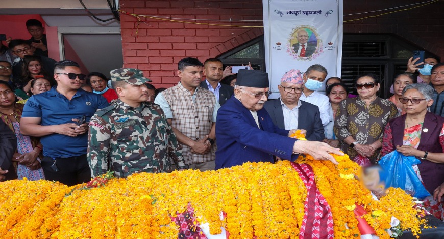 प्रधानमन्त्री ओलीद्धारा वरिष्ठ पत्रकार कोइरालाप्रति श्रद्धाञ्जली व्यक्त