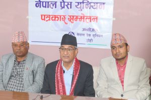 गणतन्त्रको विकल्प राजतन्त्र हुन सक्दैनः गृहमन्त्री लेखक
