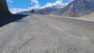 घरपझोङ रिङ्रोड सडकमा चरम लापर्वाही, ठेकेदार कम्पनीले ६ वर्षमा पनि पूरा गरेन ५ किमी सडक कालोपत्र