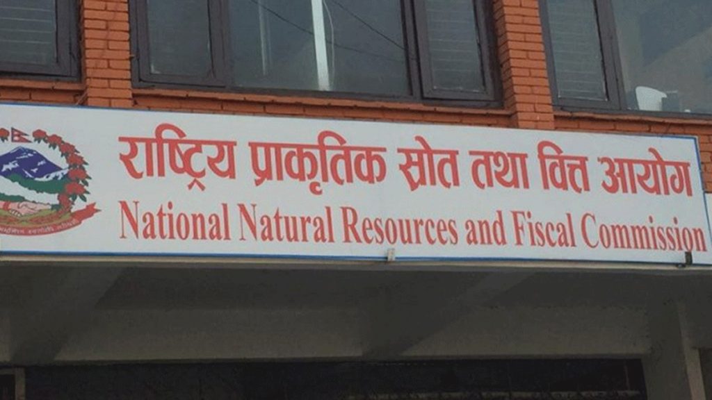 सङ्घलाई जिडिपीको पाँच र प्रदेश तथा स्थानीय तहलाई राजस्वको १२ प्रतिशत नबढ्ने गरी ऋण उठाउन सिफारिस