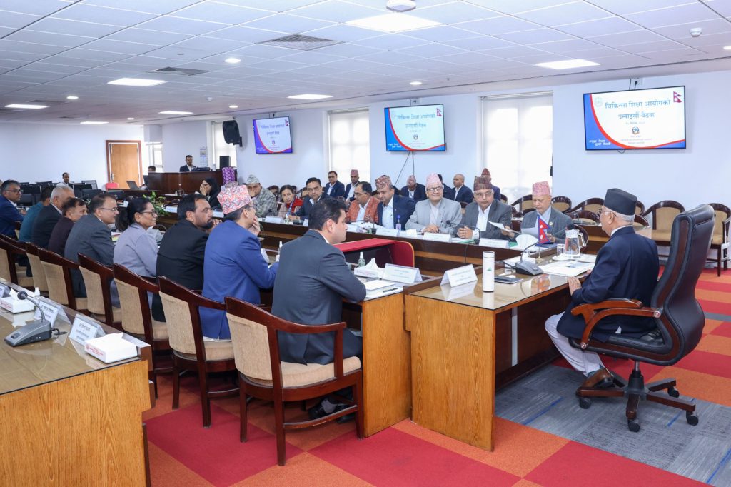 चिकित्सा शिक्षा आयोगको बैठक : आवासीय चिकित्सकको आन्दोलन फिर्ता गर्न आग्रह