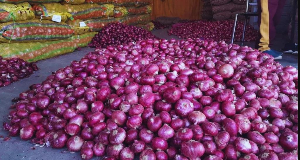 ३४ टन प्याज चोरी पैठारी गर्नेविरुद्ध साढे ३६ लाख रुपैयाँ मागदाबीसहित मुद्दा दायर