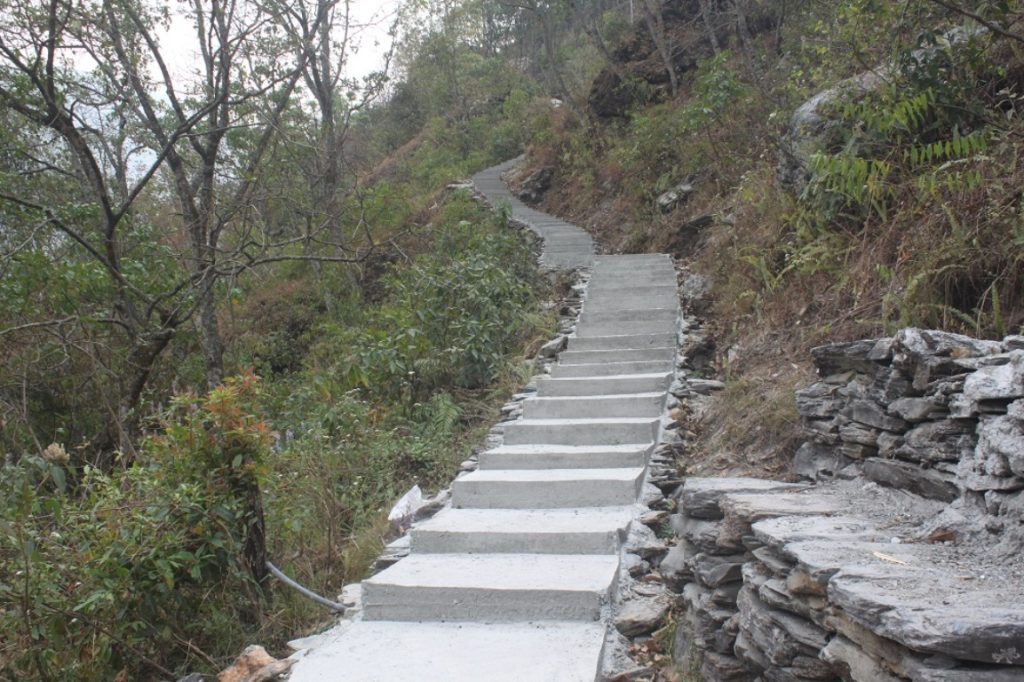 चन्दा सङ्कलन गरी पदमार्ग निर्माण
