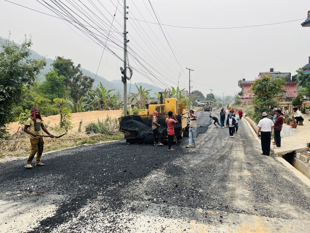 ट्रयाक खुलेको तीन दशकपछि दुलेगौडा–हर्कपुर मार्गमा बल्ल सुरु भयो कालोपत्र