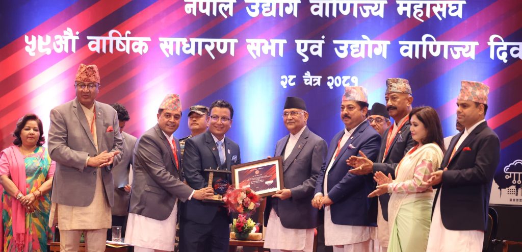 सरकार र निजी क्षेत्रको सहकार्य नमुनाका रुपमा अघि बढिरहेको छ : प्रधानमन्त्री ओली