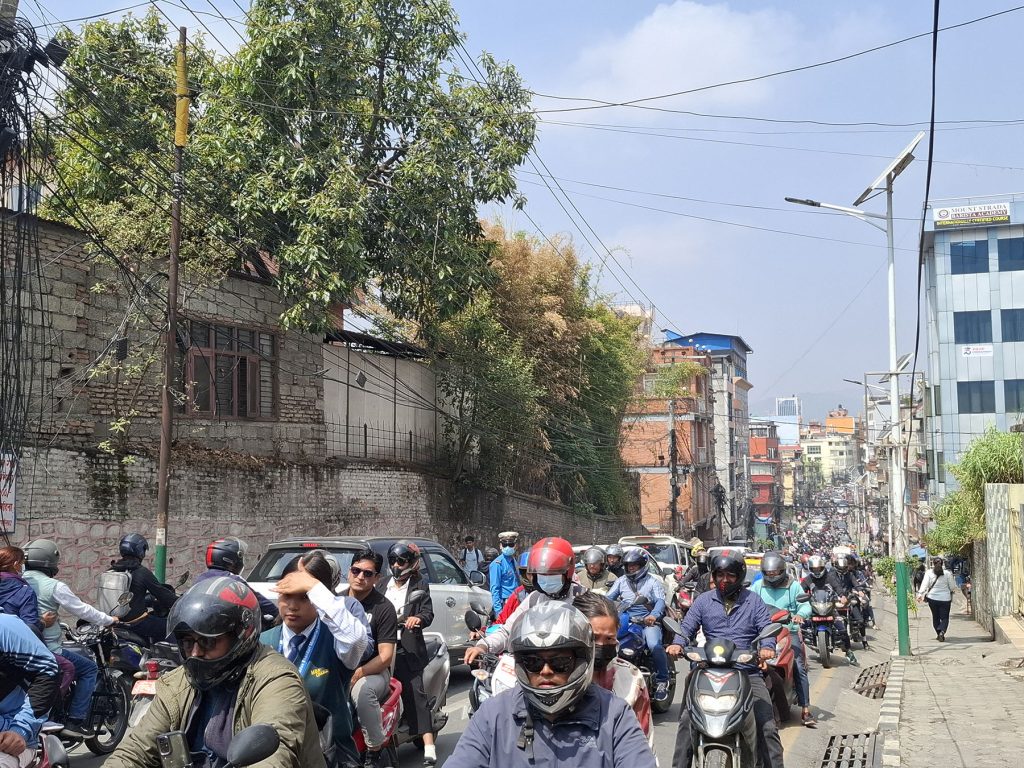 आन्दोलनका कारण सर्वसाधारणलाई सास्ती