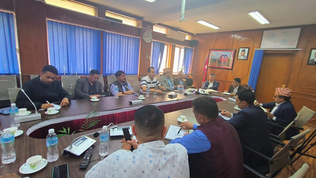 मापदण्ड विपरीतका सवारी साधन रोक्ने तरखरमा मन्त्रालय