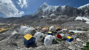 आरोहीको भीडले गुलजार छ सगरमाथा आधारशिविर