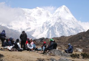 कञ्चनजङ्घाको काखमा (फाेटाे फिचर)