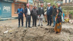 निर्माणाधिन सडकहरुमा यातायात अवरुद्ध नगरी काम गर्न मन्त्री दाहालको निर्देशन