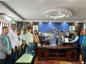निर्माण व्यवसायी महासंघका प्रतिनिधिले मुख्यमन्त्रीलाई बुझाए १० बुँदे मागपत्र