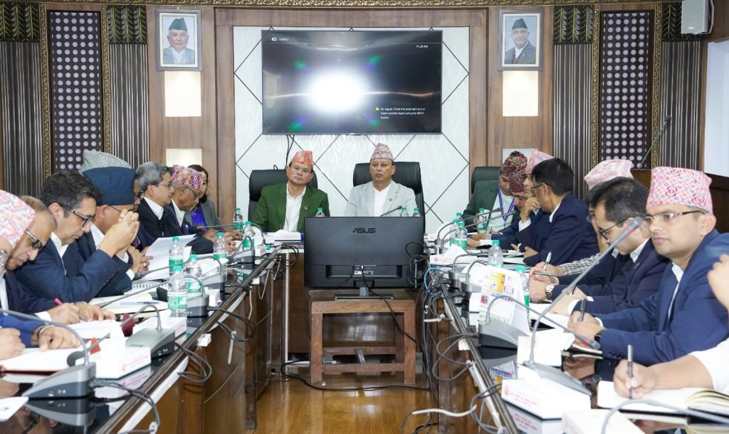तीन दिनभित्र फाइलको छिनोफानो गर्नेगरी काम गर्न मन्त्री खड्काको निर्देशन