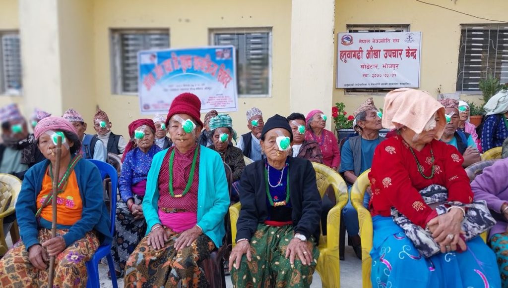 निःशुल्क आँखा परीक्षण गराउन पाउँदा वृद्धवृद्धा  खुसी