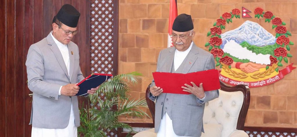 राज्यमन्त्री गर्बुजाले लिए सपथ