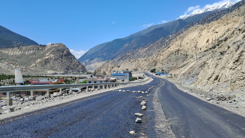 बेनी–जोमसोम–कोरला सडकखण्डको भौतिक प्रगति ८४ प्रतिशत, अर्थले बजेट नथपे अपेक्षाकृत काम नहुने