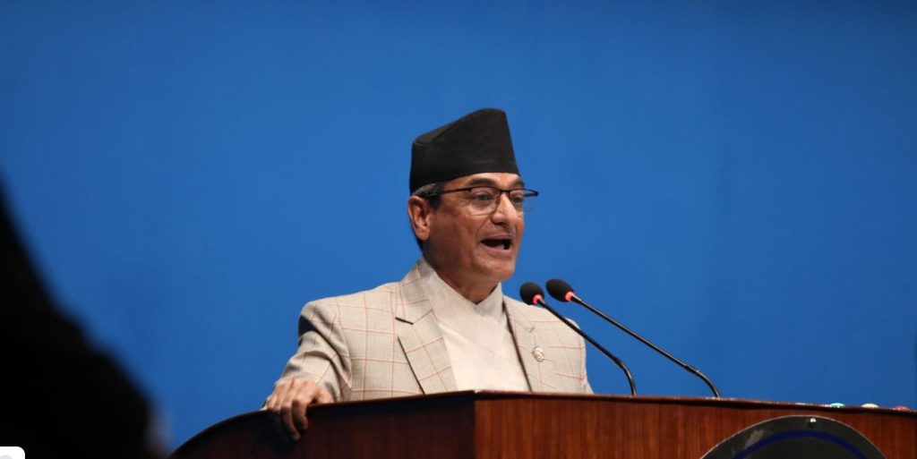 चार वर्षमा ७ लाख ६३ हजार नेपाली विदेशिएको तथ्य दिँदै गृहमन्त्रीले भने -‘म अगाडिका गृहमन्त्रीलाई नैतिकताको प्रश्न उठाउनुभयो ?’