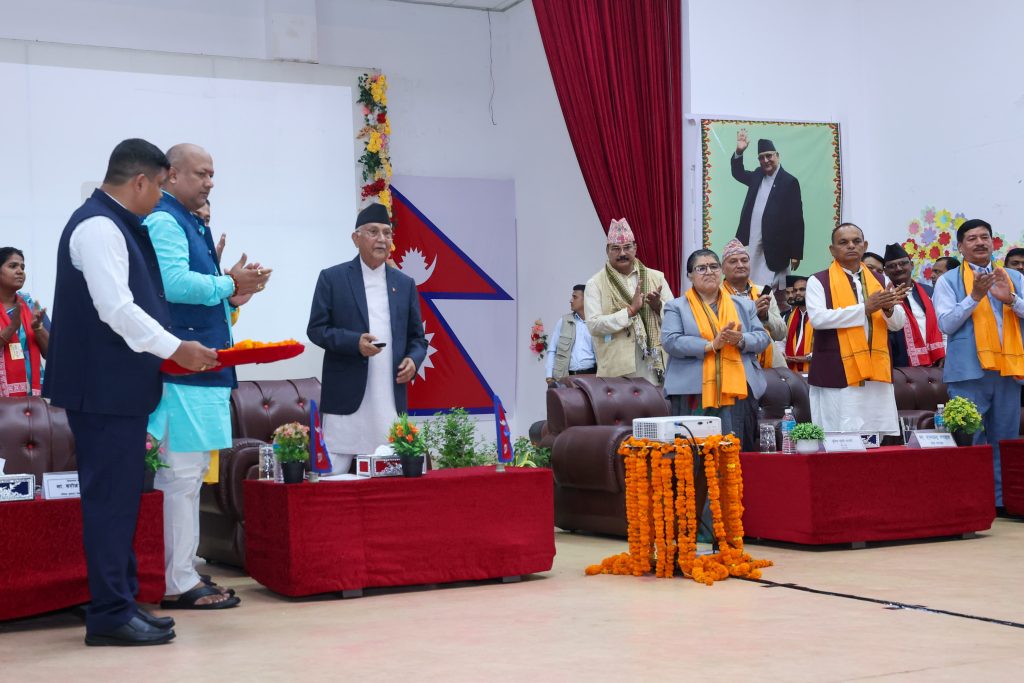 मधेश पुगेर प्रधानमन्त्री ओलीले गरे ६४ वटा सडकको शिलान्यास