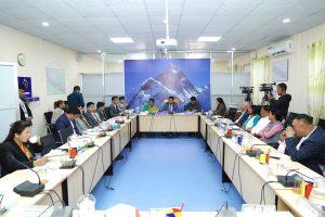 ‘खाडीमा महिला कामदारमाथिको प्रतिबन्ध खुलाउने विषयमा दलीय धारणा बनाउँछौँ’