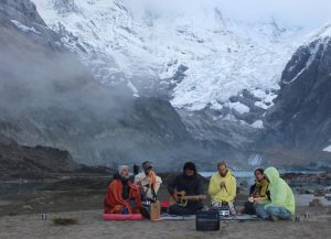 अन्नपूर्ण हिमालको आधार शिविरमा गुञ्जियो ‘फ्रान्सेली सङ्गीत’