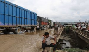 बुटवल–नारायणगढ सडक विनयी खोलामा डाइभर्सन निर्माण नगरिने, मालवाहक सवारी सञ्चालनमा रोक