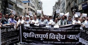 सुनचाँदीका गहनामा लगाइएको विलासिता कर खारेजीको माग गर्दै व्यवसायीहरु प्रर्दशनमा
