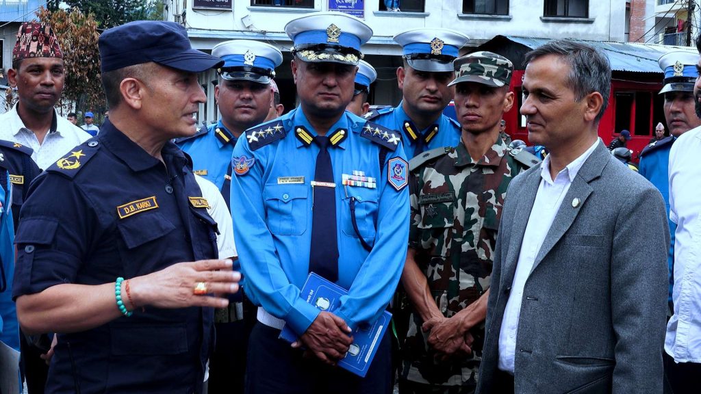 उच्च मनोबलका साथ काममा खटिन गृहमन्त्रीको निर्देशन