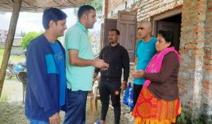 जेनजी आन्दोलनका सहिद  र घाइते परिवारलाई आयल निगमका कर्मचारीले गरे आर्थिक सहयोग