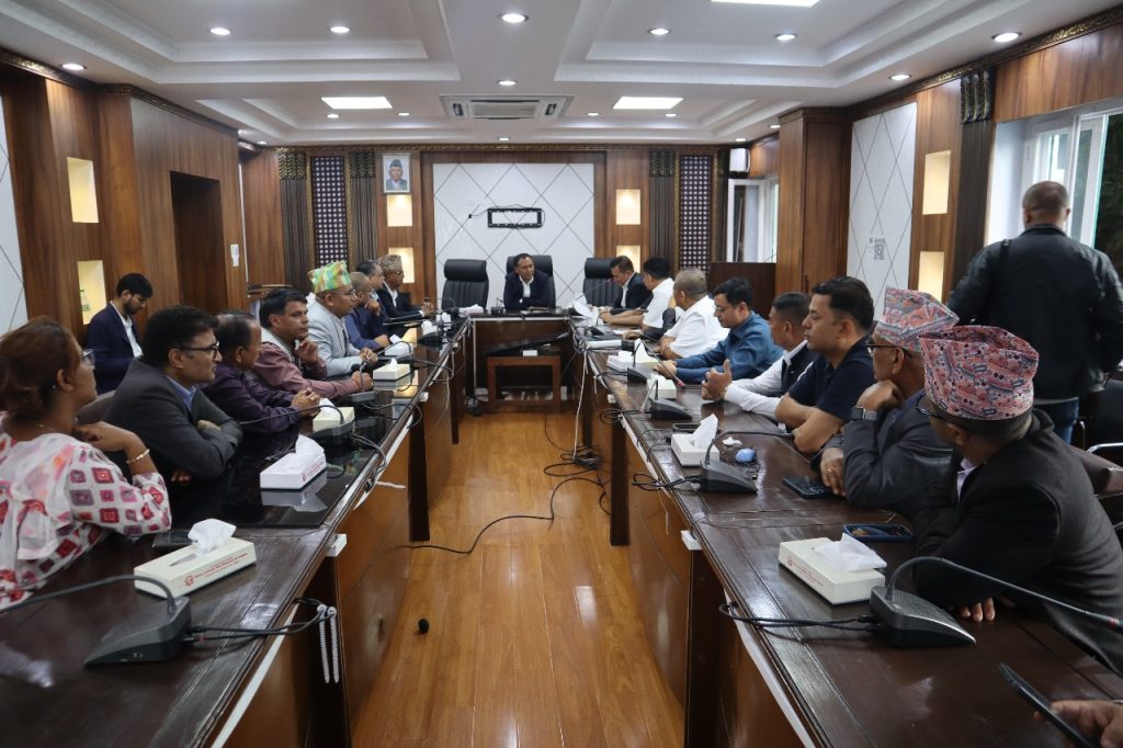 मैले बत्ती बालेपछि मात्रै आइपीओमा जानदिने सुझाव दिएको हो, कानुन नबन्दै रोक्न मिल्दैन : अर्थमन्त्री खनाल