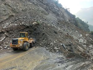 तुइन खोला क्षेत्रको पहिरोः पोखरा–काठमाडौं यातायात समेत प्रभावित